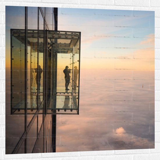 Muursticker - Glazen Ruimte in Hoog Gebouw boven de Wolken - 100x100 cm Foto op Muursticker