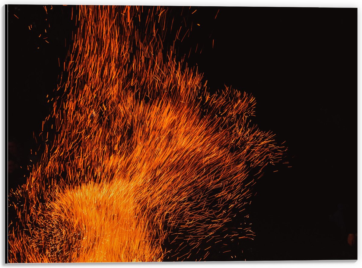 Dibond - Oranje Spetters van Vuurkorf - 40x30 cm Foto op Aluminium (Wanddecoratie van meta
