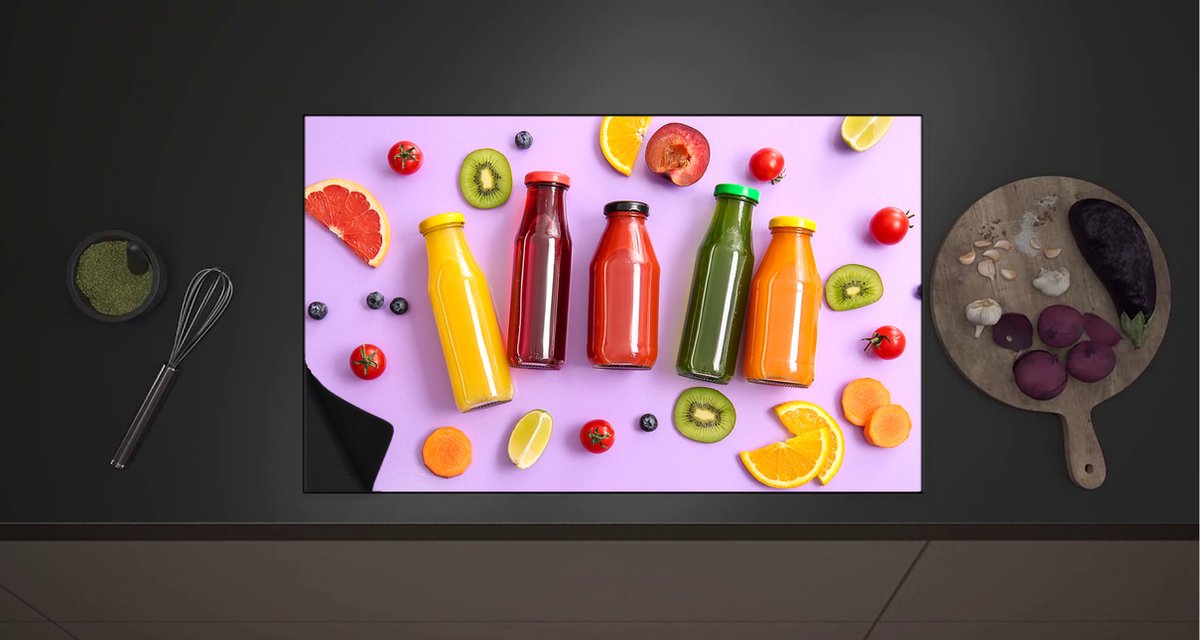 Inductie Beschermer - Gezonden Sappen in Glazen Flessen omringd door Fruit - 80x52 cm - 2 mm Dik - Inductieplaat Beschermer met zwarte kern