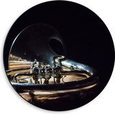 Dibond Muurcirkel - Liggend Gouden Blaasinstrument tegen Zwarte Achtergrond - 40x40 cm Foto op Aluminium Muurcirkel (met ophangsysteem)