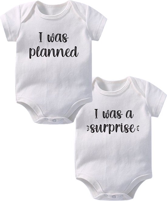 Hospitrix Bébé Romper Twins avec texte "Planned Surprise" | 0-3 mois | taille 50/56 | Manche courte |Cadeau jumeau| Cadeau de maternité | Cadeau de Grossesse | Annonce | Annonce | Femme enceinte | Fête des mères