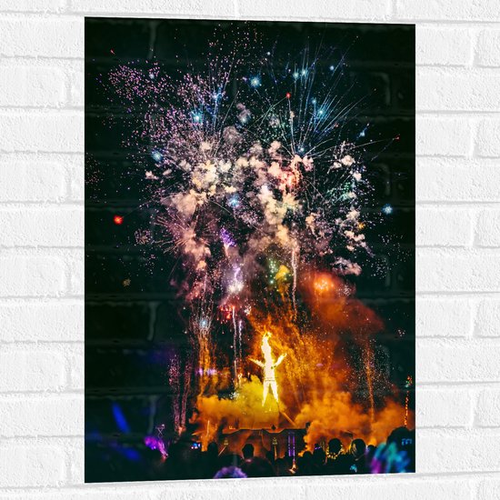 Muursticker - Grote Vuurwerkshow boven Menigte Mensen - 50x75 cm Foto op Muursticker