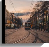 Canvas - Tram door de Straten van Amsterdam - 30x30 cm Foto op Canvas Schilderij (Wanddecoratie op Canvas)