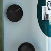 Gejst Momentt Clock Zwart met witte wijzers Design