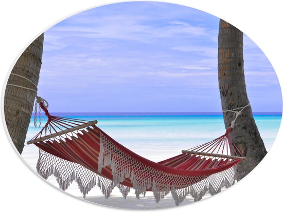 WallClassics - PVC Schuimplaat Ovaal - Rode Ibiza Hangmat op Tropisch Strand - 40x30 cm Foto op Ovaal (Met Ophangsysteem)