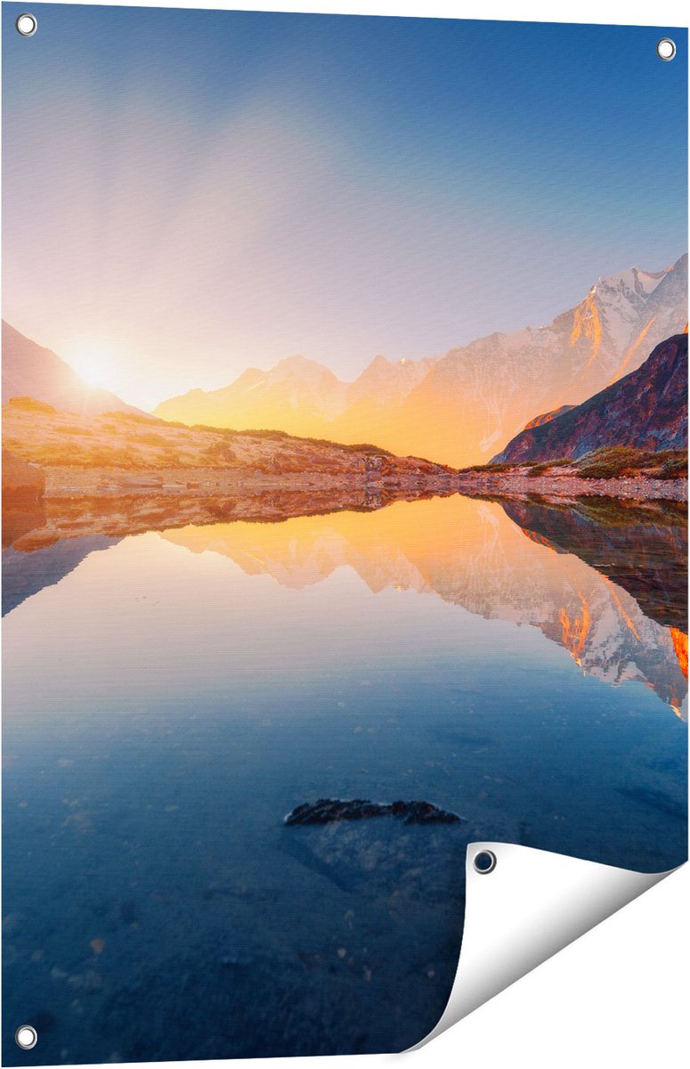 Gards Tuinposter Bergen Landschap met Zonsopgang - 60x80 cm - Tuindoek - Tuindecoratie - Wanddecoratie buiten - Tuinschilderij Multikleur
