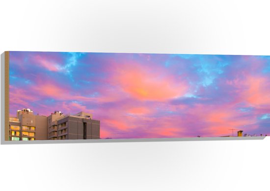 Hout - Felkleurige Lucht boven Gebouwen in het Blauw met Roze en Paars - 120x40 cm - 9 mm dik - Foto op Hout (Met Ophangsysteem)