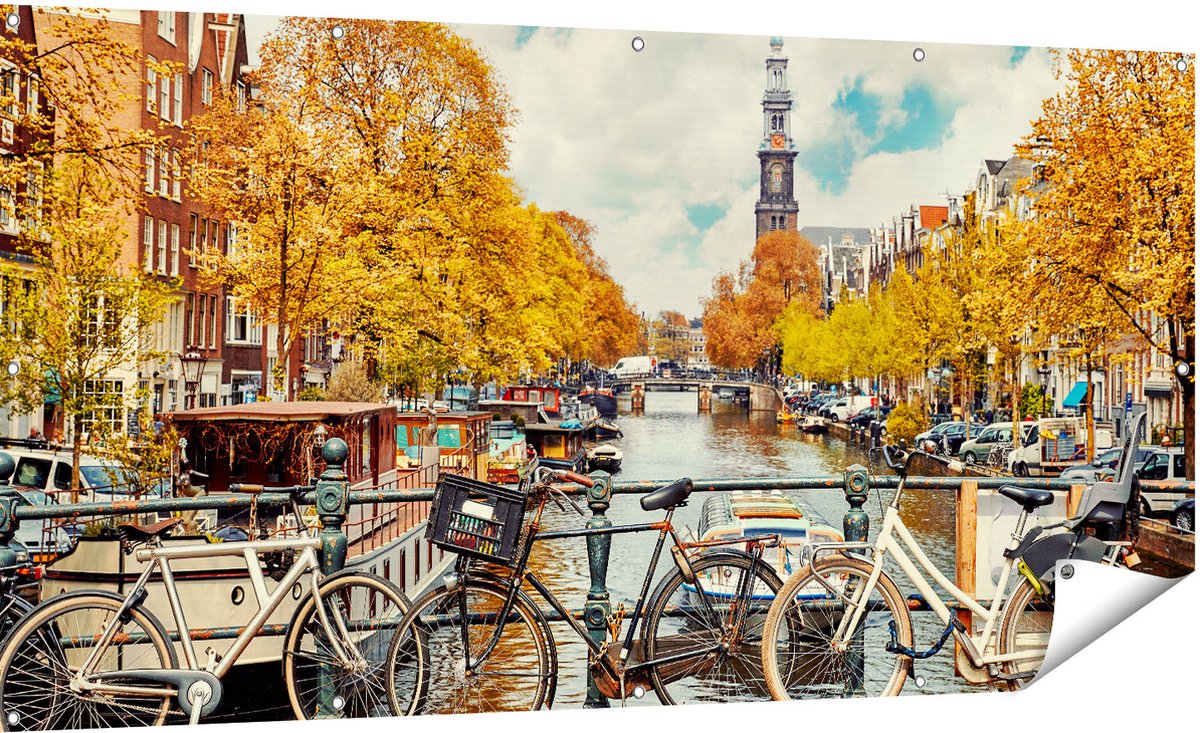 Gards Tuinposter Amsterdamse Brug bij een Brug met Fietsen - 180x90 cm - Tuindoek - Tuindecoratie - Wanddecoratie buiten - Tuinschilderij Multikleur