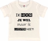T-shirt Kinderen "Ik hoor je wel maar ik luister niet" | korte mouw | wit/zwart | maat 110/116