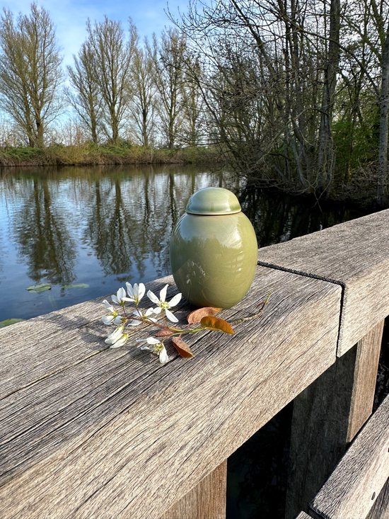 mini urn waxinelichthouder engeltje met asbestemming, knielend