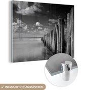 MuchoWow® Glasschilderij 40x30 cm - Schilderij acrylglas - Paal - Water - Zwart - Wit - Foto op glas - Schilderijen