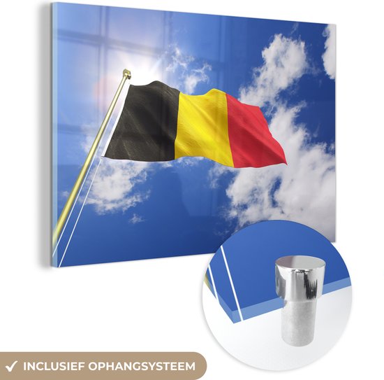 Le drapeau de la België flotte dans les airs Plexiglas 120x80 cm - Tirage photo sur Glas (décoration murale plexiglas)