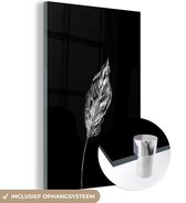 MuchoWow® Glasschilderij 60x90 cm - Schilderij acrylglas - Dun blad op een zwarte achtergrond - zwart wit - Foto op glas - Schilderijen