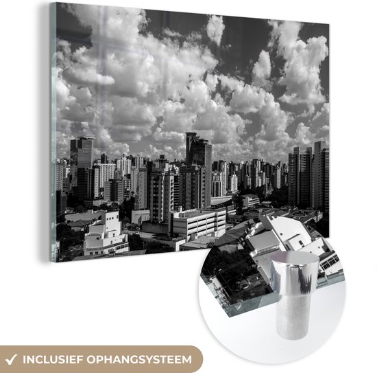 MuchoWow® Glasschilderij 30x20 cm - Schilderij acrylglas - De grote stad Belo Horizonte in Brazilië - zwart wit - Foto op glas - Schilderijen