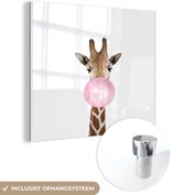 MuchoWow® Glasschilderij 90x90 cm - Schilderij acrylglas - Giraffe - Kauwgom - Dieren - Meisjes - Kinderen - Roze - Foto op glas - Schilderijen