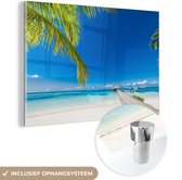 MuchoWow® Glasschilderij 30x20 cm - Schilderij acrylglas - Lange steiger met de parelwitte stranden op Bora Bora - Foto op glas - Schilderijen