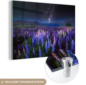 MuchoWow® Glasschilderij 60x40 cm - Schilderij acrylglas - Bloemen - Nacht - Lupine - Sterrenhemel - Paars - Natuur - Foto op glas - Muurdecoratie woonkamer - Wanddecoratie slaapkamer - Schilderijen