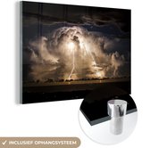 MuchoWow® Glasschilderij 90x60 cm - Schilderij acrylglas - Onweerswolken met bliksem - Foto op glas - Schilderijen