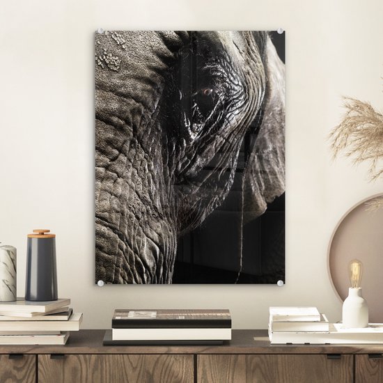 ® Glasschilderij 30x40 cm - Schilderij acrylglas - Olifant - Dieren - Close up - Zwart - Foto op glas - Muurdecoratie woonkamer - Wanddecoratie slaapkamer - Schilderijen