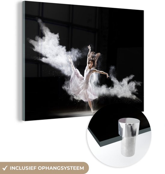 MuchoWow® Glasschilderij 120x90 cm - Schilderij acrylglas - Ballerina op een zwarte achtergrond - Foto op glas - Schilderijen