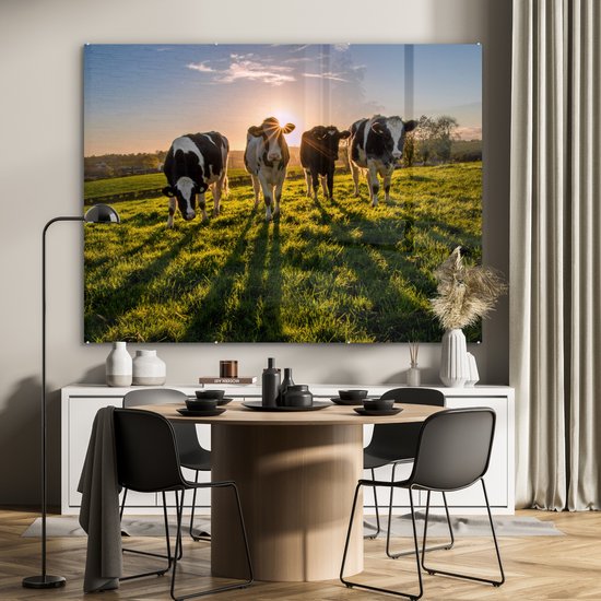 Coucher de soleil derrière quatre vaches frisonnes Plexiglas 160x120 cm - Tirage photo sur Glas (décoration murale plexiglas) XXL / Groot format!