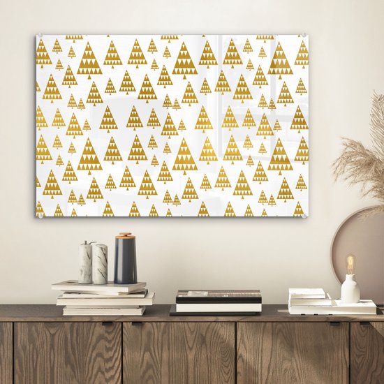 MuchoWow® Glasschilderij 60x40 cm - Schilderij acrylglas - Kerst - Kerstbomen - Goud - Patronen - Foto op glas - Schilderijen
