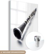 MuchoWow® Glasschilderij 120x160 cm - Schilderij acrylglas - Een klarinet op een witte achtergrond - Foto op glas - Schilderijen