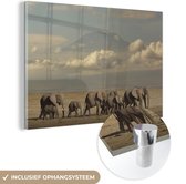 MuchoWow® Glasschilderij 60x40 cm - Schilderij acrylglas - Afrikaanse olifanten op de savanne - Foto op glas - Schilderijen
