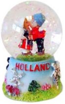 Sneeuwbol Kussend Paar Holland - Souvenir - 7 Cm - Een Stuk