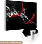 MuchoWow® Glasschilderij 120x90 cm - Schilderij acrylglas - Chilipeper - Stilleven - Water - Zwart - Rood - Foto op glas - Schilderijen
