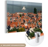 MuchoWow® Glasschilderij 120x80 cm - Schilderij acrylglas - Volendam aan zee - Foto op glas - Schilderijen
