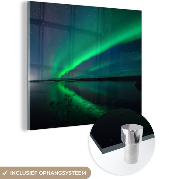 MuchoWow® Glasschilderij 50x50 cm - Schilderij acrylglas - Noorderlicht - IJsland - Sterrenhemel - Groen - Water - Foto op glas - Schilderijen