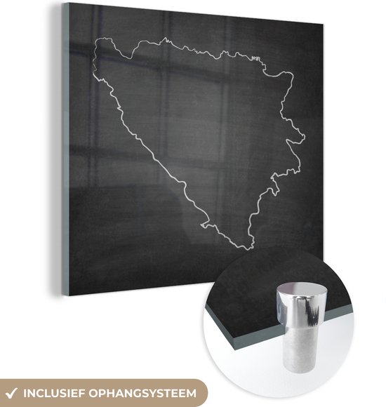 MuchoWow® Glasschilderij 20x20 cm - Schilderij acrylglas - Zwart-wit illustratie van Bosnië en Herzegovina op een krijtbord - Foto op glas - Schilderijen