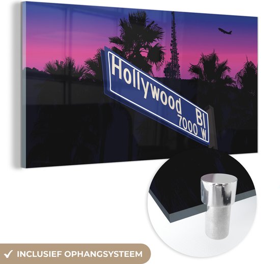 MuchoWow® Glasschilderij 120x60 cm - Schilderij acrylglas - Een illustratie van een straatnaam in Hollywood tijdens de schemering - Foto op glas - Schilderijen