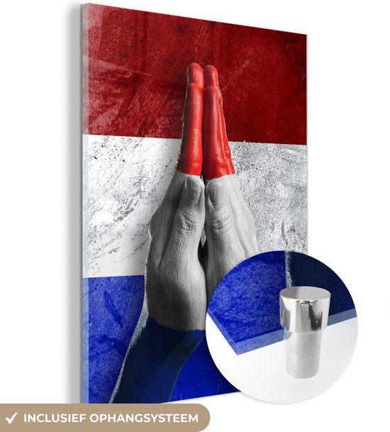 MuchoWow® Glasschilderij 30x40 cm - Schilderij acrylglas - Twee handen vormen de Nederlandse vlag - Foto op glas - Schilderijen