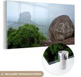 MuchoWow® Glasschilderij 160x80 cm - Schilderij acrylglas - De Sigiriya rots midden in de mist in Sri Lanka - Foto op glas - Schilderijen