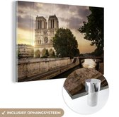 MuchoWow® Glasschilderij 30x20 cm - Schilderij acrylglas - Zonsopgang bij de Notre Dame in Parijs - Foto op glas - Schilderijen