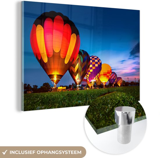 MuchoWow® Glasschilderij 90x60 cm - Schilderij acrylglas - Luchtballon - Gras - Lucht - Foto op glas - Schilderijen