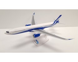 Schaalmodel Hifly vliegtuig Airbus A330-900neo schaal 1:200 lengte 31,83cm