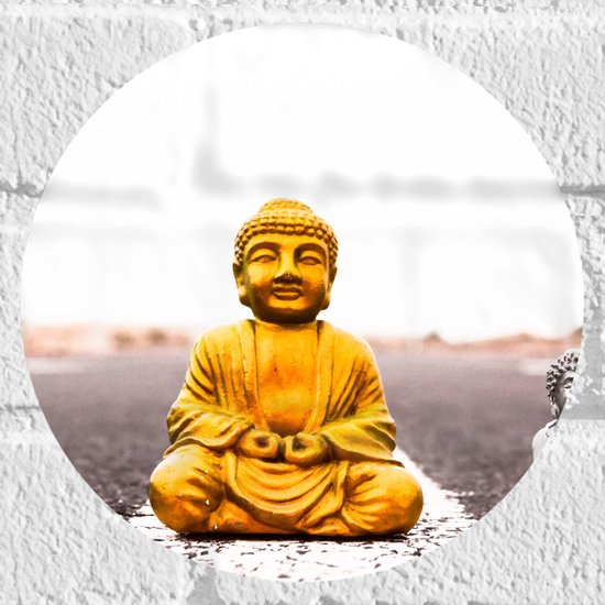 Muursticker Cirkel - Gouden en Zilveren Miniatuur Buddha_s op Asfalt weg - 20x20 cm Foto op Muursticker
