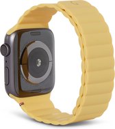 Bracelet Apple Watch DECODED en Siliconen - Convient aux séries 1-8 / SE - 38/40/41 mm - Fermeture magnétique Extra forte - Maïs doux