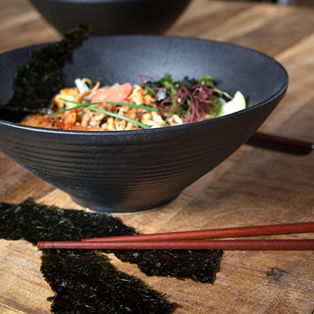 Moritz & Moritz Ramen Schüssel Keramik - 600 ml - 15 cm - Schwarzes Ramen Bowl Set für 1 Person - Für Suppe, Pho und Sushi Bowl - Inkl. Stäbchen, Deckel und Löffel