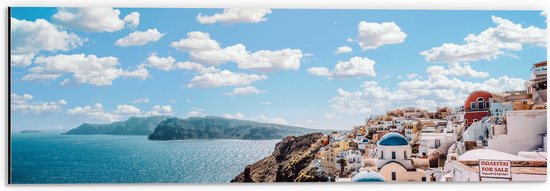 WallClassics - Dibond - Klassiek Witte Huisjes in Santorini - 60x20 cm Foto op Aluminium (Met Ophangsysteem)