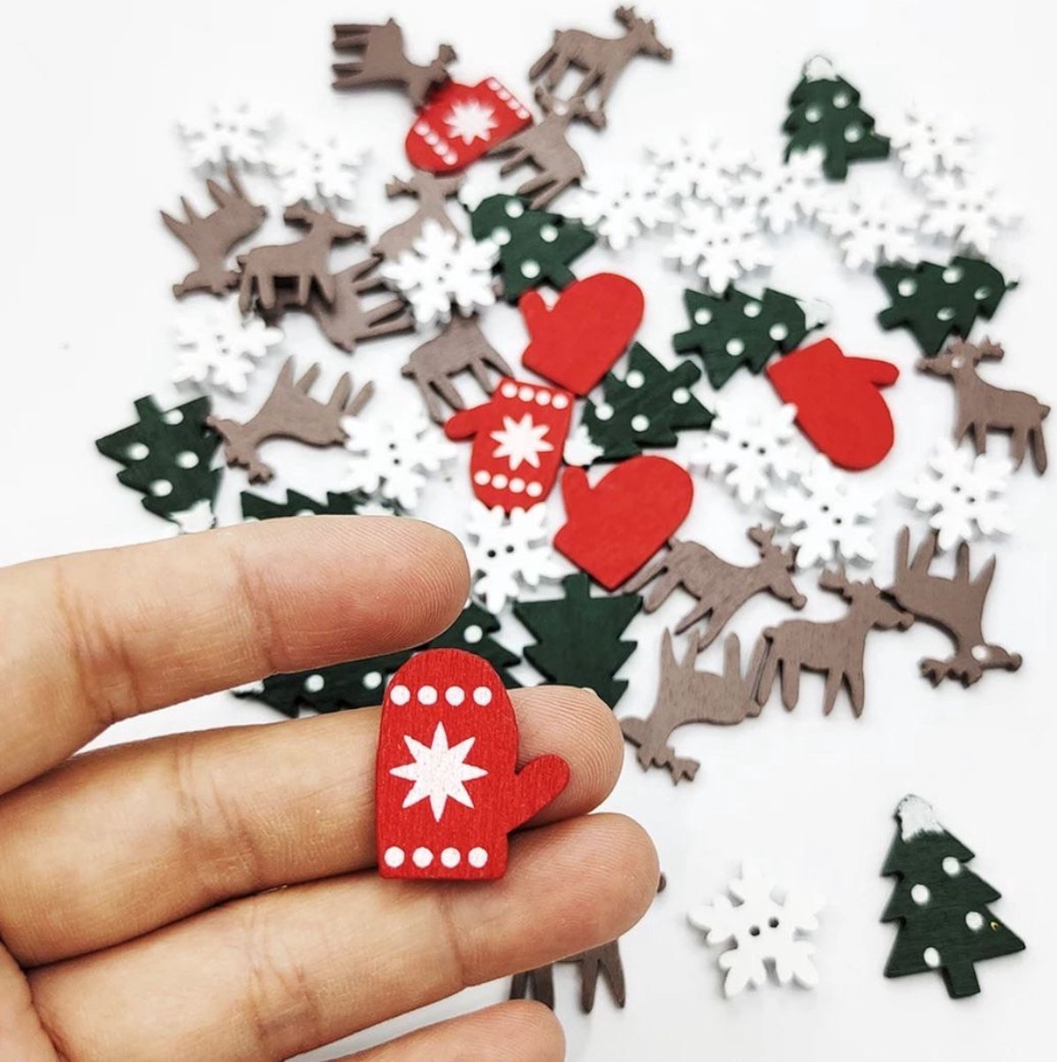 Akyol - Kerstversiering - 30 stuks - kerst accessoires - kerststukje maken - ornament kerst - knutselen kerst - kerst versiering - decoratie kerst - kerstdecoratie - tafel versiering kerst- feestdagen-rendier- kerstkrans – versiering -oud en nieuw