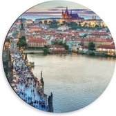 Dibond Muurcirkel - Bovenaanzicht van Brug in Praag, Tsjechië - 50x50 cm Foto op Aluminium Muurcirkel (met ophangsysteem)