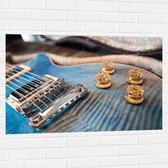 Muursticker - Draaiknoppen van Blauwe Elektrische Gitaar - 105x70 cm Foto op Muursticker