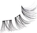 Drie individuele Falsacra 'natural wispy wisps' wimpers op een witte achtergrond.