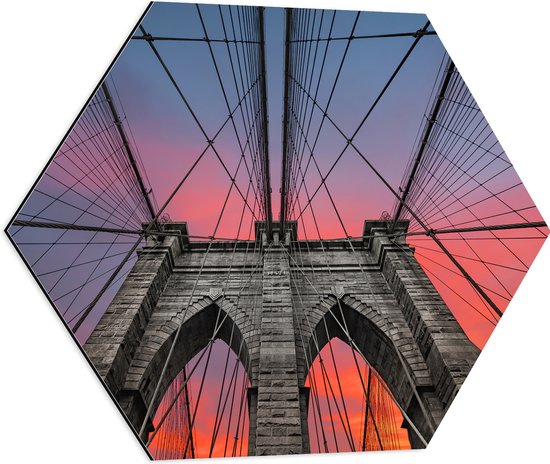 Dibond Hexagon - Uitzicht vanaf Brooklyn Bridge, New York City - 60x52.2 cm Foto op Hexagon (Met Ophangsysteem)