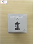 Boîte de la 'LAMPE DE CAMPING L-27' avec une image de la lanterne noire.