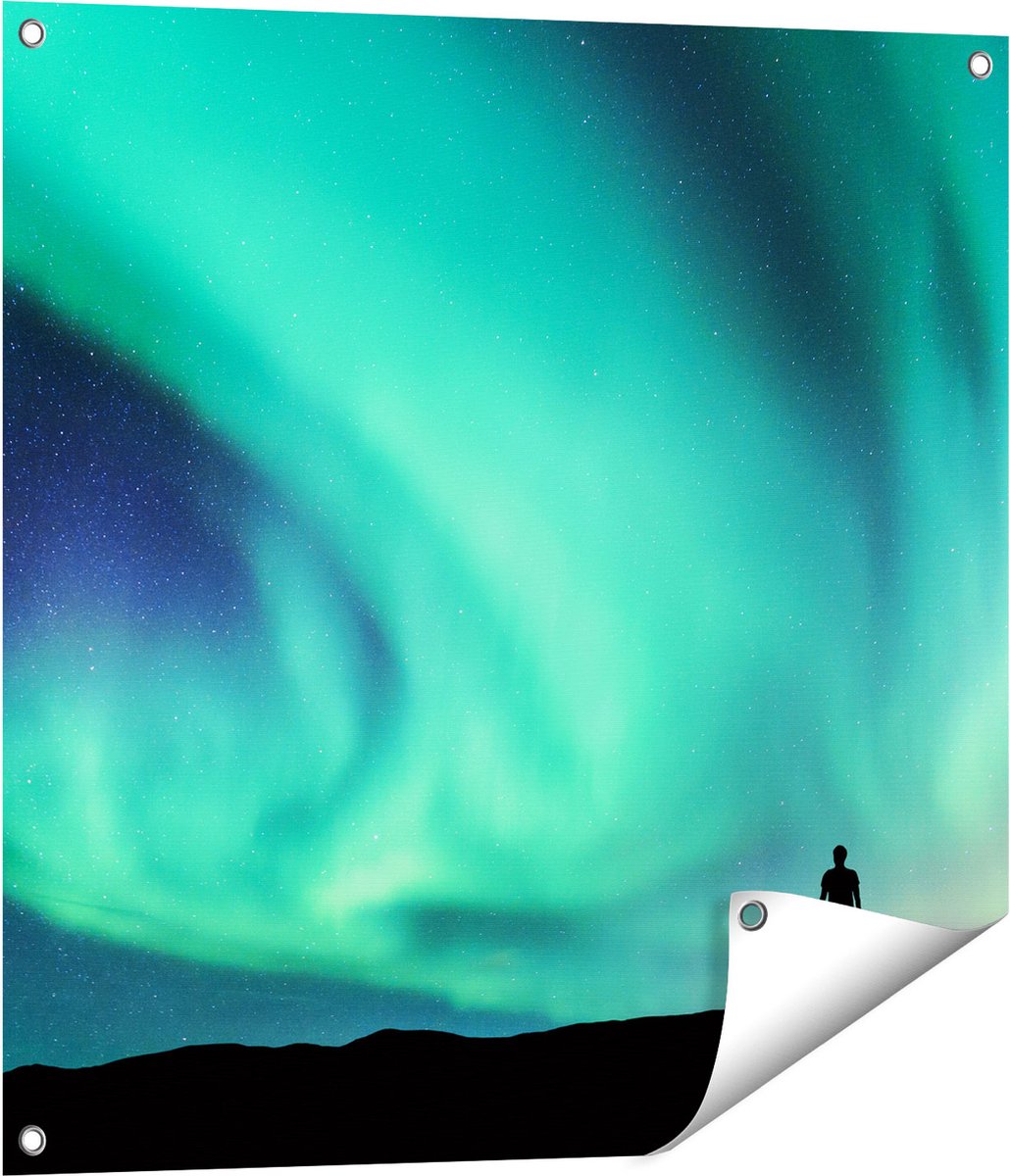 Gards Tuinposter Man bij het Groene Noorderlicht - 70x70 cm - Tuindoek - Tuindecoratie - Wanddecoratie buiten - Tuinschilderij Multikleur